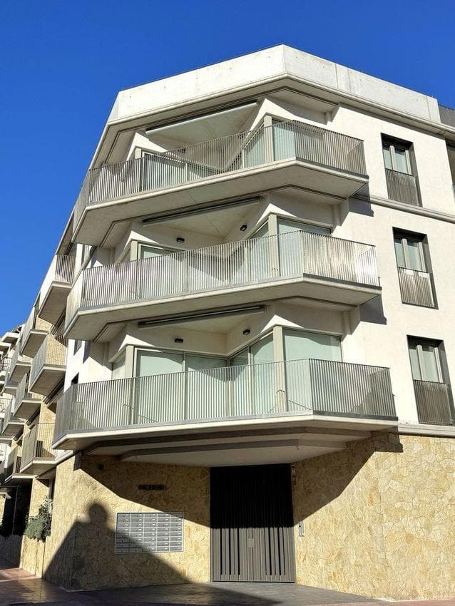 Edificio plurifamiliar de 39 viviendas situado en Palamós, Av. President Macià